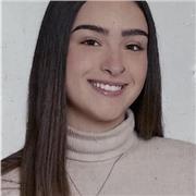 Estudiante de bachiller que imparte clases de matemáticas a personas de primaria hasta bachiller
